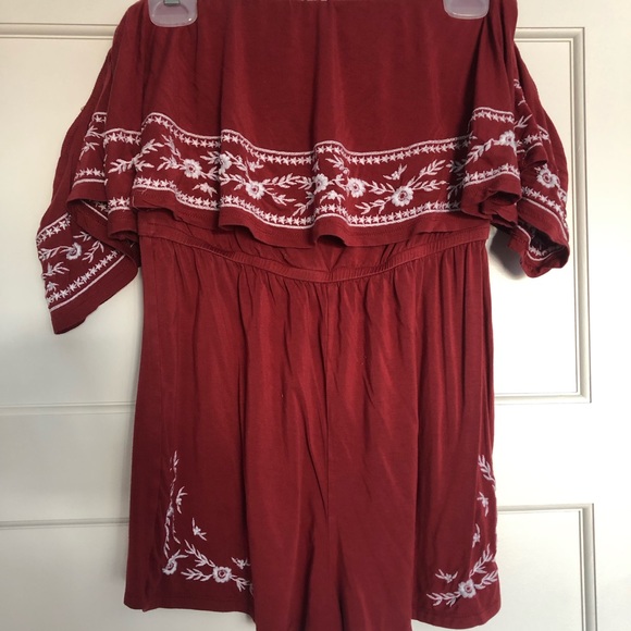 American Eagle Red Embroidered Romper - Picture 3 of 6